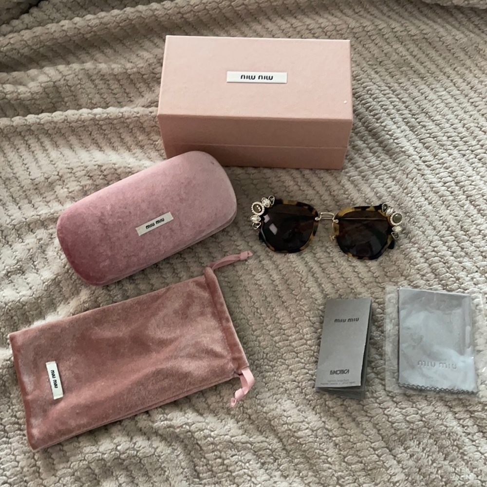 MIU MIU SUNGLASSES LIKE NEW!